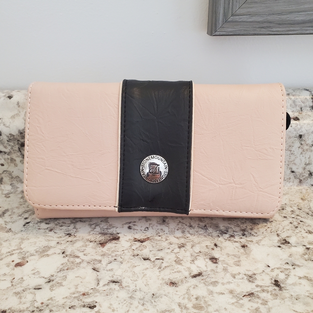 NWOT Stone Mountain Pink and Black Wallet